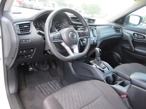 Used 2020 Nissan Rogue S FWD image 17