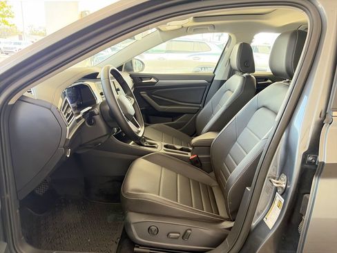 Certified 2023 Volkswagen Jetta SE FWD image 9
