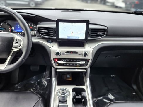 Certified 2022 Ford Explorer XLT w/ Equipment Group 202A image 14