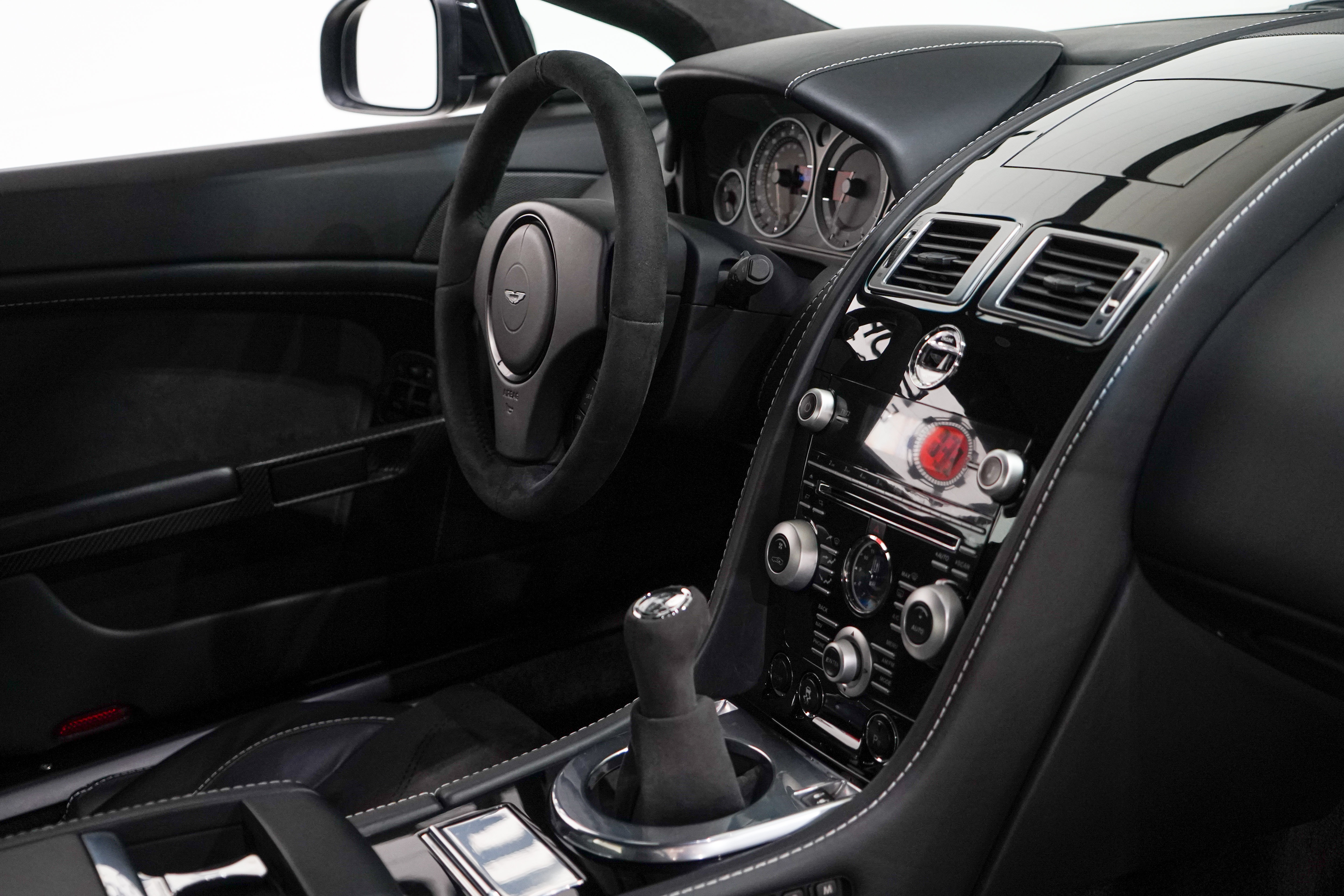 Used 2011 Aston Martin V12 Vantage Carbon Black RWD image 18