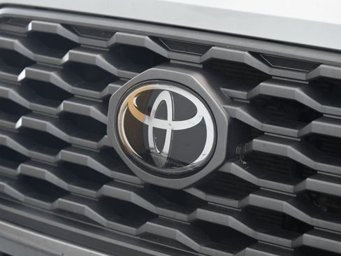 Used 2020 Toyota Tacoma TRD Off-Road image 8