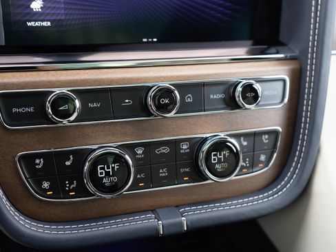 Used 2023 Bentley Bentayga image 25