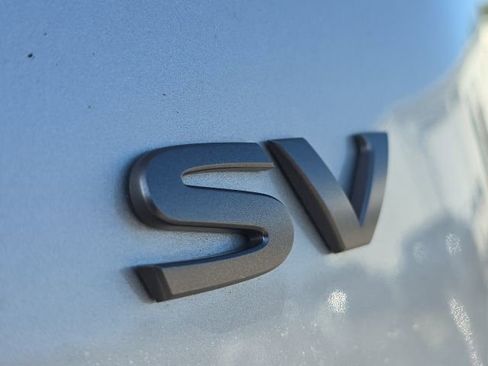Used 2024 Nissan Rogue SV w/ SV Premium Package image 9
