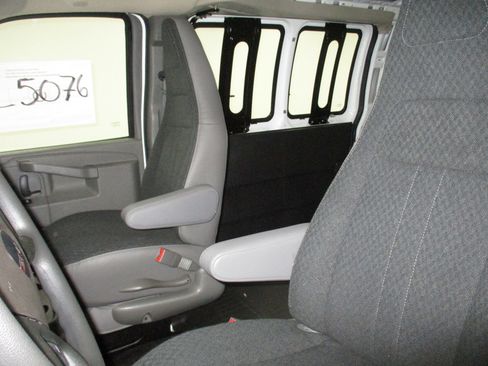New 2026 GMC Savana 3500 RWD image 21