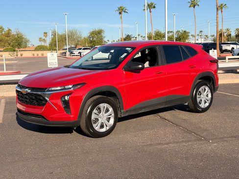 Used 2026 Chevrolet Trax LS FWD image 2