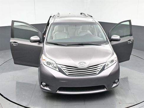 Used 2016 Toyota Sienna XLE image 39