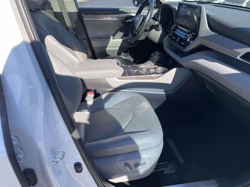 Used 2021 Toyota Highlander Platinum image 49