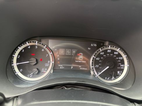 Used 2023 Toyota Highlander L image 11