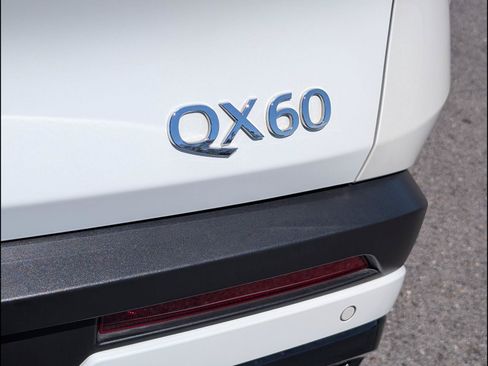 Used 2025 INFINITI QX60 Luxe w/ Vision Package FWD image 18