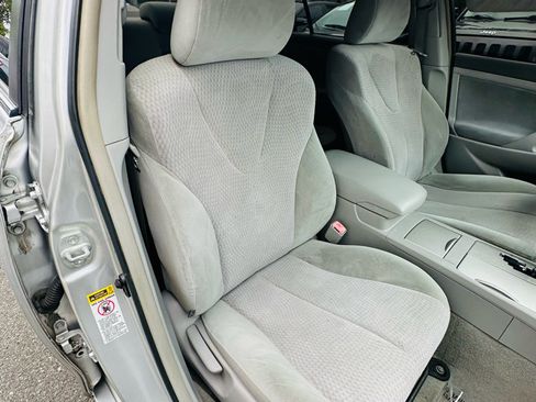 Used 2010 Toyota Camry LE image 23