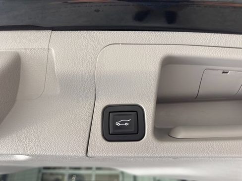 Used 2023 GMC Acadia SLT w/ Preferred Package AWD/4WD image 24