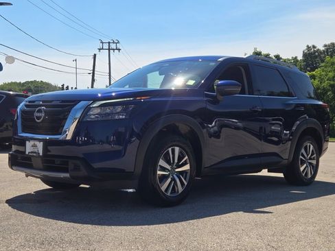 Used 2025 Nissan Pathfinder SL AWD/4WD image 4