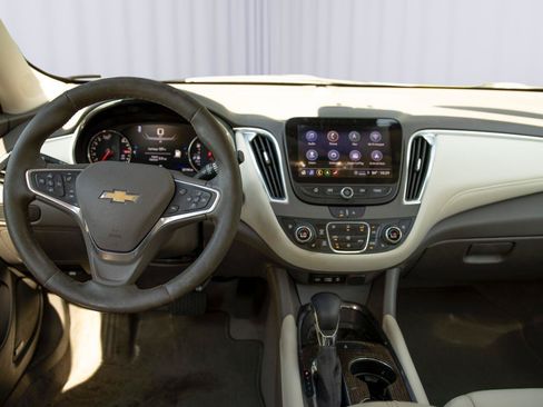 Used 2023 Chevrolet Malibu LT FWD image 3