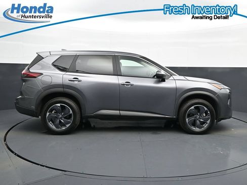 Used 2025 Nissan Rogue SV FWD image 11