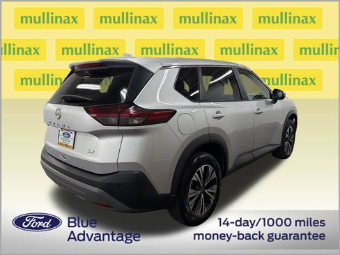 Used 2023 Nissan Rogue SV FWD image 3