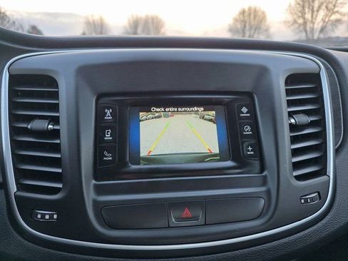 Used 2015 Chrysler 200 Limited w/ Convenience Group image 26