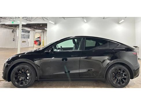 Used 2021 Tesla Model Y Long Range AWD/4WD image 8