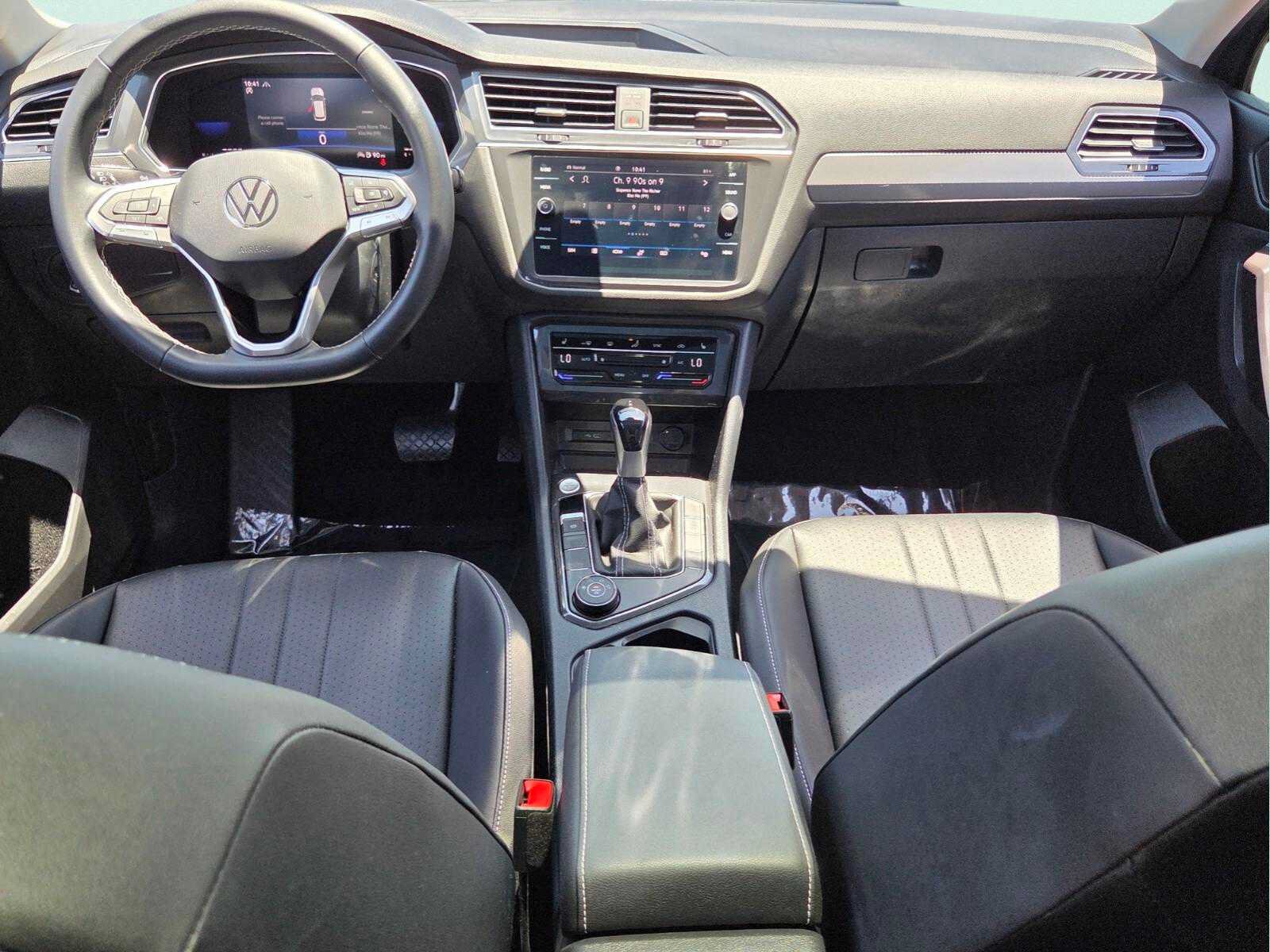 Used 2023 Volkswagen Tiguan SE w/ Panoramic Sunroof Package AWD/4WD image 13