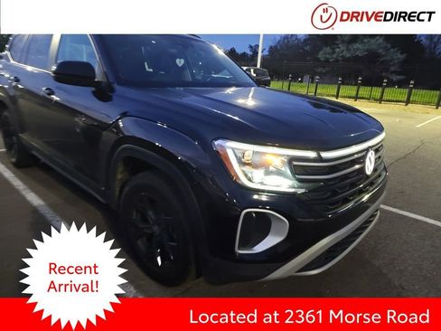 Used 2024 Volkswagen Atlas Peak Edition SE image 1