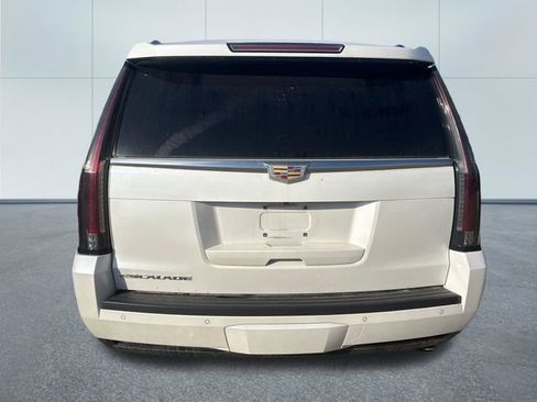 Used 2016 Cadillac Escalade Platinum AWD/4WD image 3