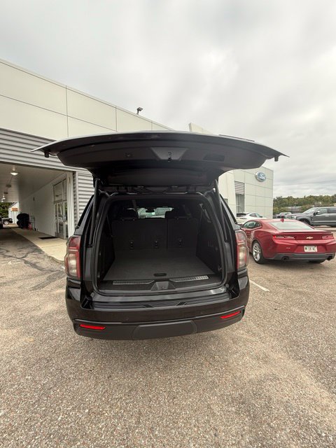 Used 2023 Chevrolet Suburban RST w/ Luxury Package AWD/4WD image 5
