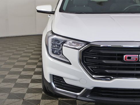 Used 2022 GMC Terrain SLE w/ Driver Convenience Package image 13