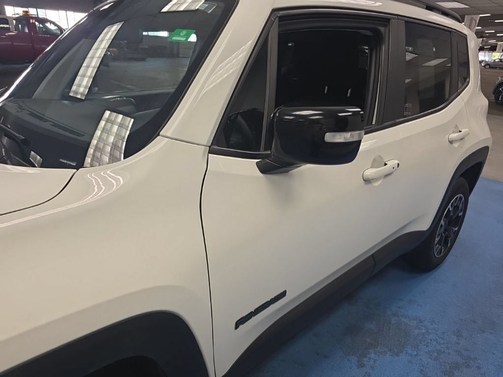 Used 2023 Jeep Renegade Latitude AWD/4WD image 13