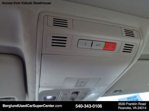 Used 2021 Volkswagen Tiguan SE w/ Panoramic Sunroof Package image 29