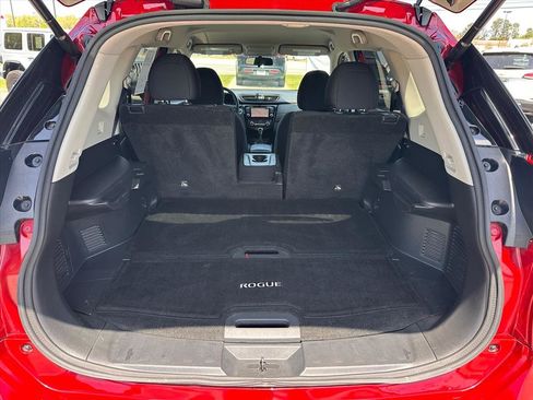Used 2018 Nissan Rogue SV w/ Premium Package image 29