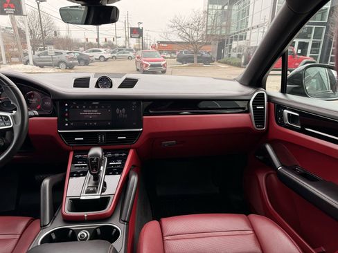 Used 2022 Porsche Cayenne Coupe image 40
