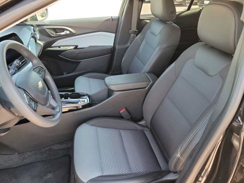 Used 2025 Chevrolet Trax LT FWD image 15