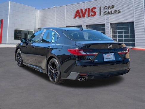 Used 2025 Toyota Camry SE image 9