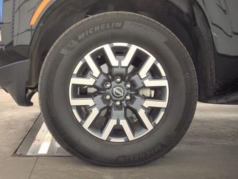 Certified 2025 Nissan Frontier SL image 5