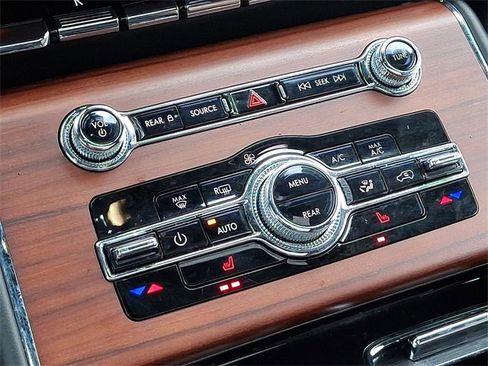 Used 2023 Lincoln Aviator Reserve image 16