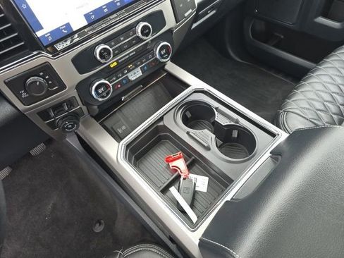 Used 2022 Ford F250 Lariat w/ Black Appearance Package image 23