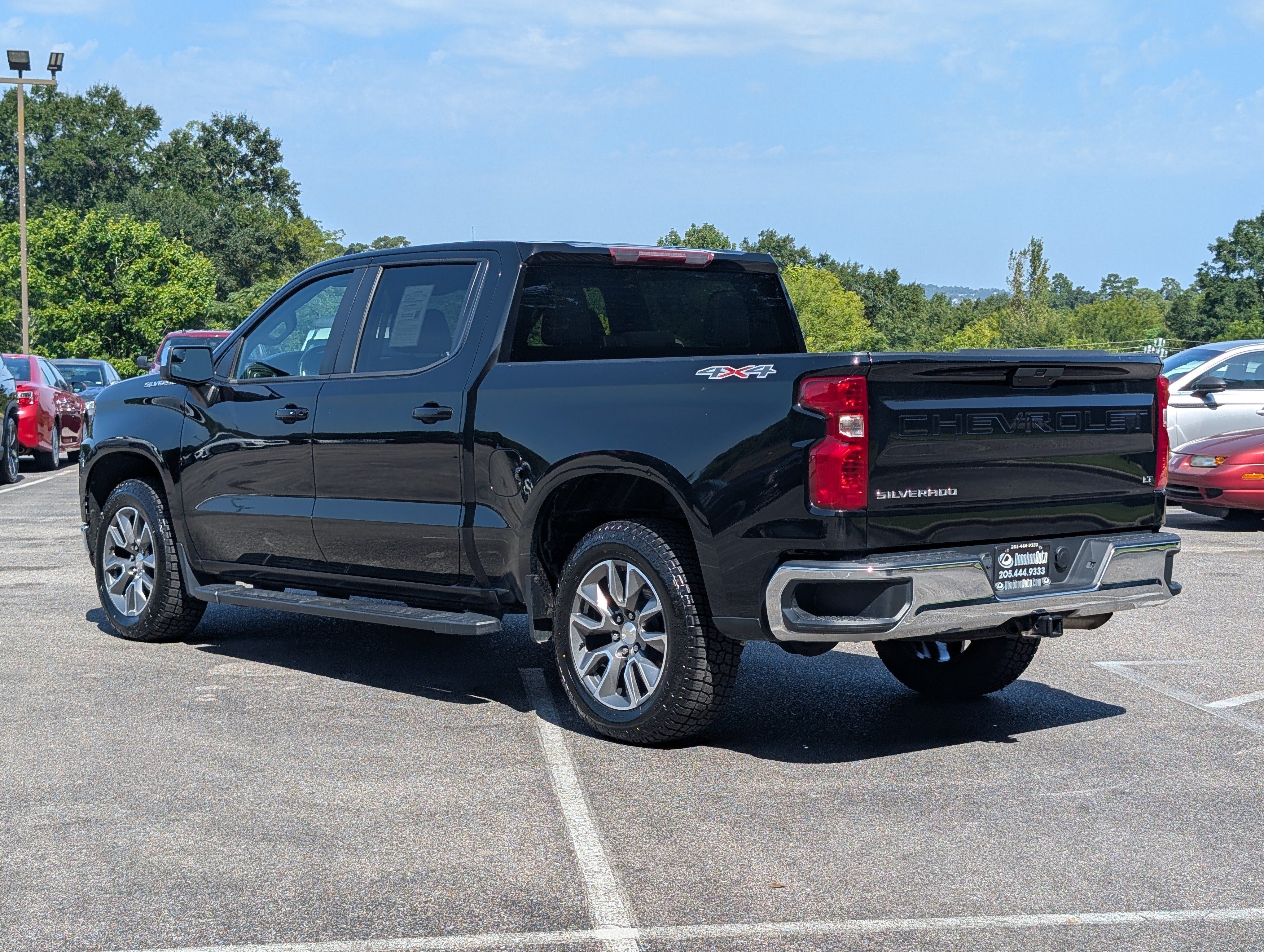 Used 2022 Chevrolet Silverado 1500 LT AWD/4WD image 7