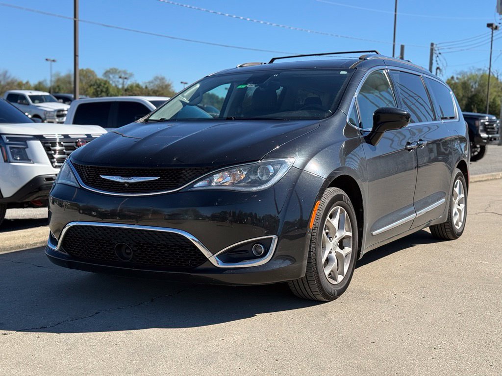 Used 2017 Chrysler Pacifica Touring-L Plus w/ Advanced Safetytec Group FWD image 2
