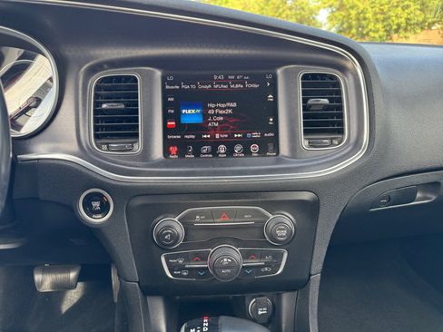 Used 2016 Dodge Charger SXT image 12