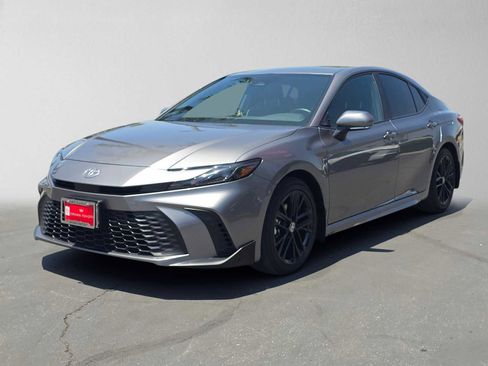 Used 2025 Toyota Camry SE FWD image 7