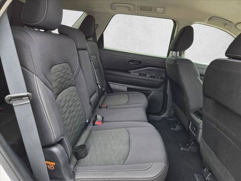 Used 2025 Nissan Pathfinder SV FWD image 20