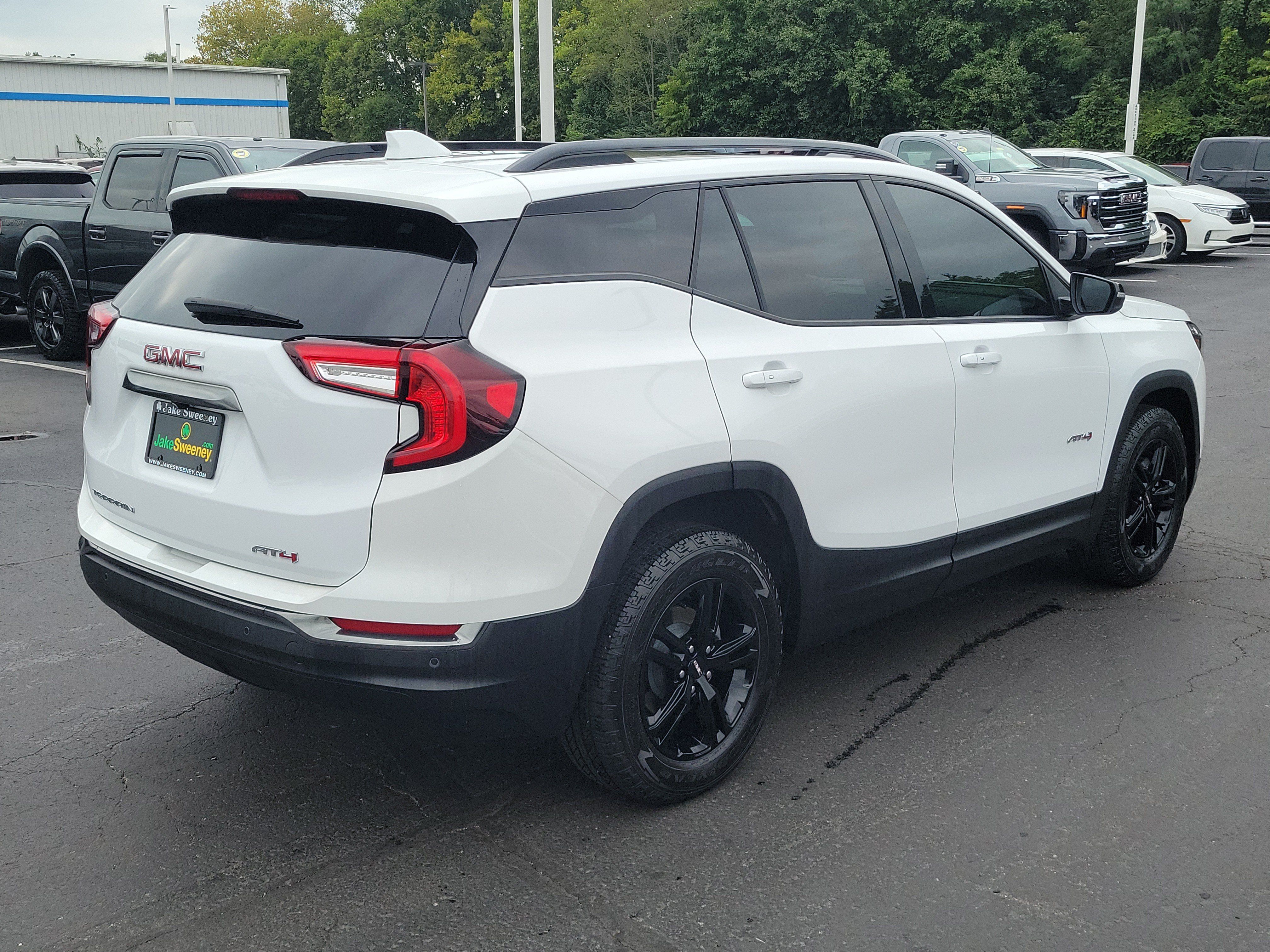 Used 2024 GMC Terrain AT4 AWD/4WD image 4