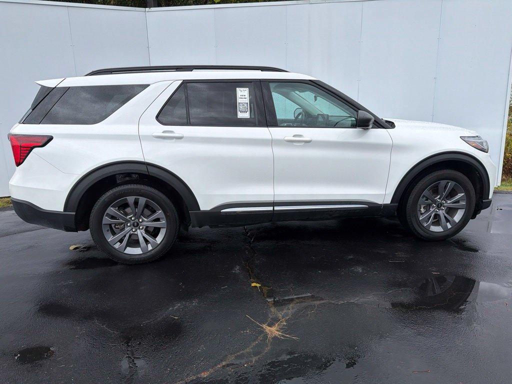 Used 2025 Ford Explorer Active w/ Active Comfort Package AWD/4WD image 3