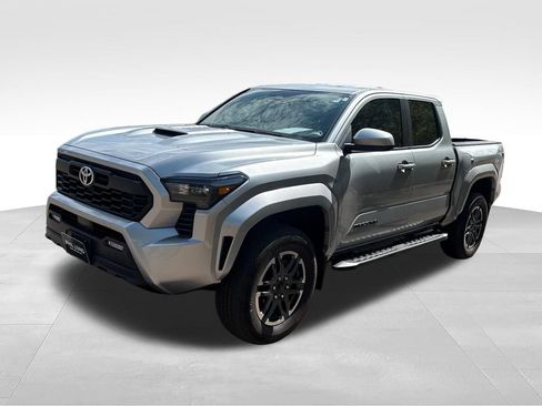 Used 2024 Toyota Tacoma TRD Sport AWD/4WD image 3