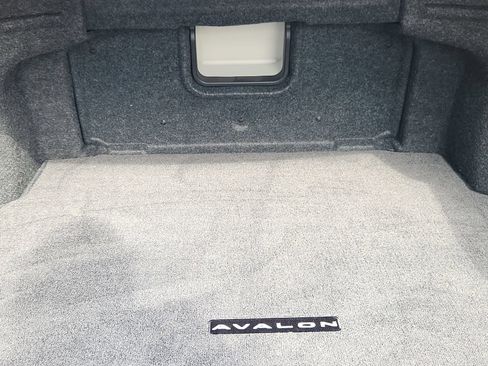 Used 2016 Toyota Avalon XLE FWD image 13