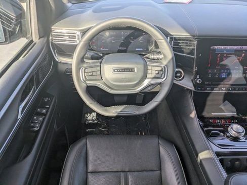 Used 2024 Jeep Wagoneer Series II image 12