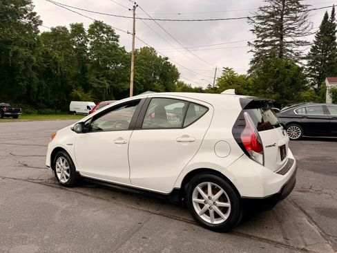 Used 2017 Toyota Prius C One FWD image 4