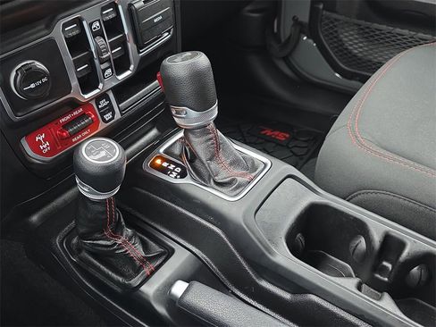 Used 2021 Jeep Wrangler Unlimited Rubicon w/ Uconnect 4C Nav & Sound Group image 27