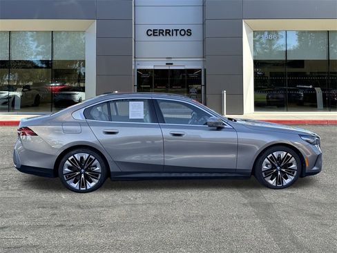 Used 2025 BMW i5 xDrive40 w/ Premium Package image 5