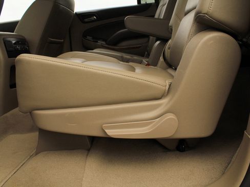 Used 2020 Chevrolet Suburban Premier image 33