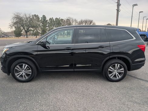 Used 2017 Honda Pilot EX image 2